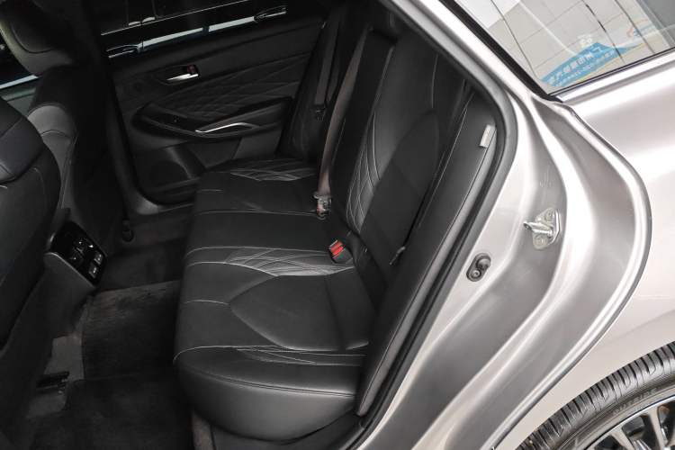 Used Toyota Avalon 2022 2.5L Touring Premium Edition Left Rear Seat