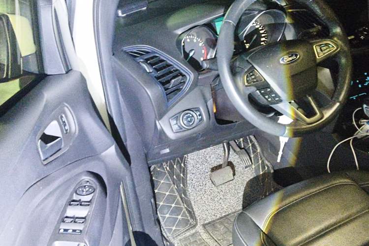 Used Ford Kuga 2018 Facelifted EcoBoost 180 Two-Wheel-Drive Platinum Wing Edition
