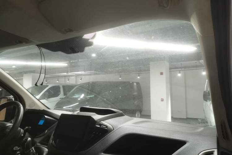 Used Ford Transit 2019 2.0T Diesel Van Mid-Chassis Mid-Roof 3-Seater China VI Standard
