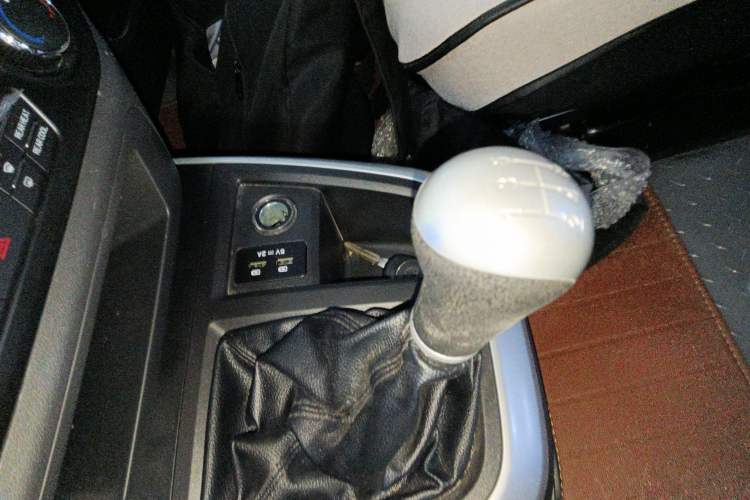 Used Foton Scenic G5 2024 2.0L Gasoline Commercial & Travel Version Passenger Van 7/9 Seats Model DAN20L