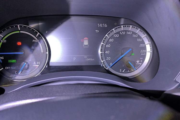 Used Toyota Highlander 2023 2.5L Smart Electric Hybrid Dual-Drive Elite Version 7 Seats Odometer Close Up