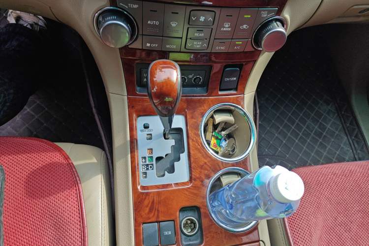 Used Toyota Highlander 2012 2.7L Two-Wheel Drive 7-Seater Ultimate Edition