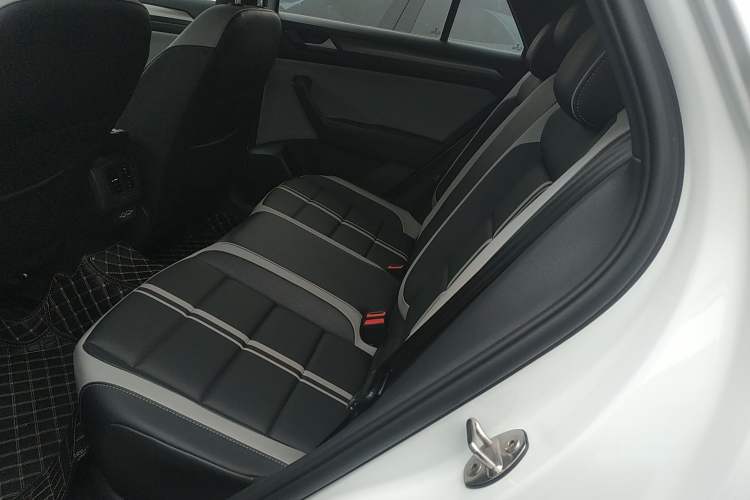 Used Volkswagen T-ROC 2024 300TSI DSG Two-Wheel-Drive Chen Guang Edition