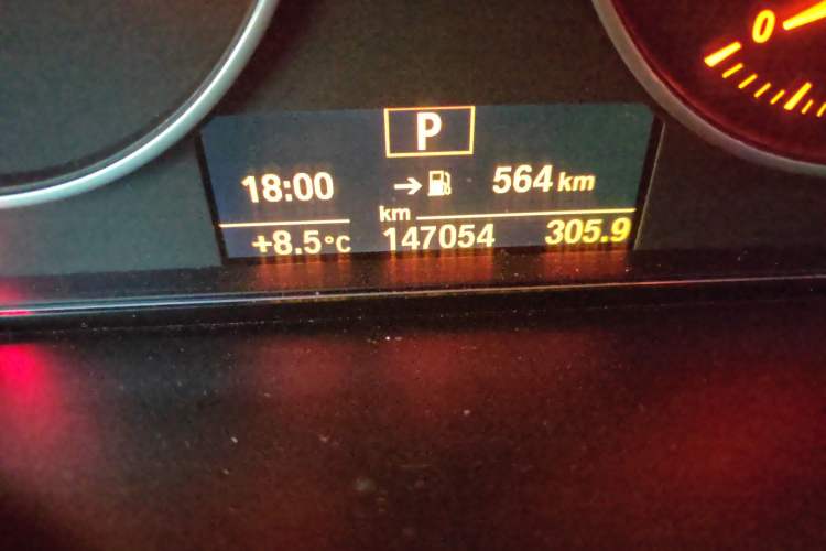 Used BMW 3 Series 2015 316i Active Edition Odometer Close Up