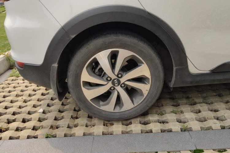 Used Kia KX Cross 2019 1.6L Automatic Dynamic Sunroof Version China VI Right Rear Wheel Hub