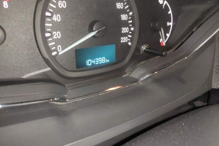 Used Ford Escort 2015 1.5L Automatic Fashion Model Odometer Close Up