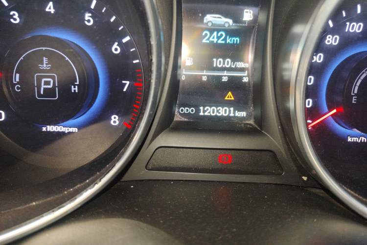 Used Hyundai Santa Fe 2013 2.4L Automatic 4x4 Smart Version
