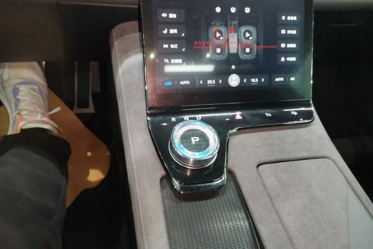 Used VOYAH PASSION 2024 PHEV Four-Wheel Drive Ultra-Long Range Flagship Model