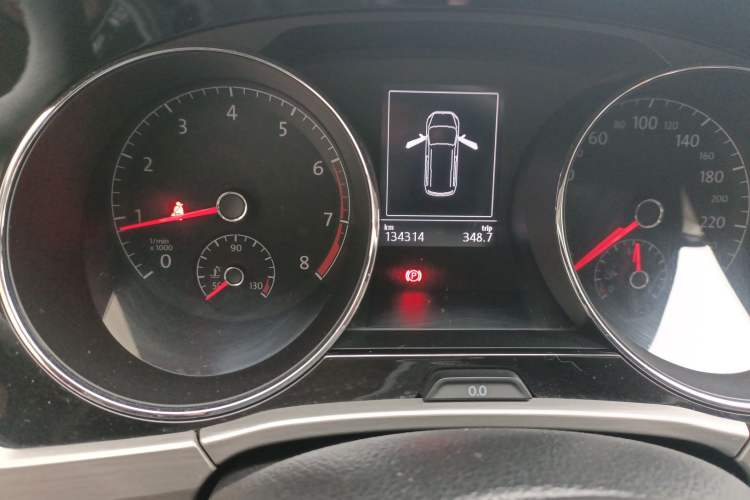 Used Volkswagen Touran 2016 Volkswagen Touran L 280TSI DSG Comfort Edition Odometer Close Up