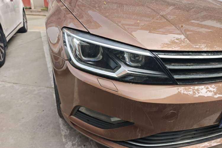 Used Volkswagen Lamando 2015 330TSI DSG Luxury Edition Right Front Headlight