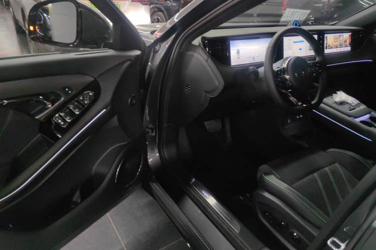 Used VOYAH FREE 2025 318 318 km Rear-Drive Touring Edition