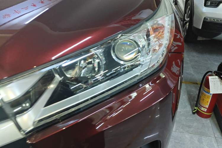 Used Toyota Highlander 2018 2.0T Four-Wheel Drive Luxury Edition 7 Seats China V Emission Standard Left Front Headlight