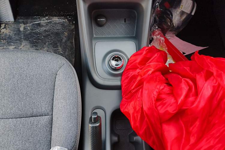 Used Wuling Hongguang New Energy 2025 Model Range-Extending Hybrid 150KM Comfort Edition Gear Lever