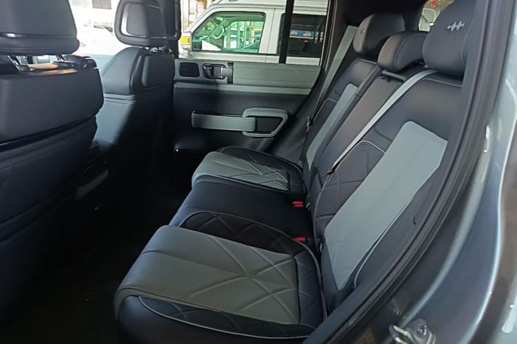 Used Formula Leopard 5 2023 Navigator Edition