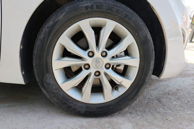 Used Hyundai Elantra (5th Generation / Langdong) 2016 1.6L Automatic Smart Version
