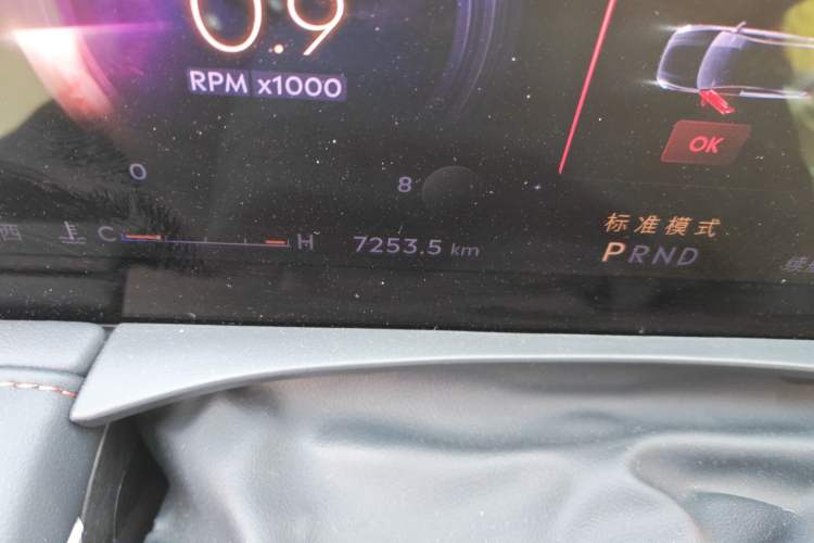 Used Lincoln Z 2025 2.0T Prestige Edition Odometer Close Up