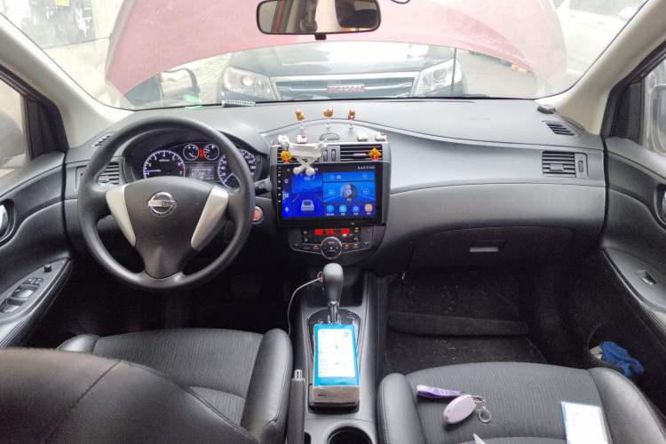 Used Nissan Tiida 2011 1.6L CVT Smart Version Center Console