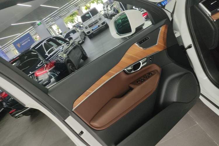 Used Volvo XC90 2023 B5 SmartDrive Luxury Edition 5 Seats
