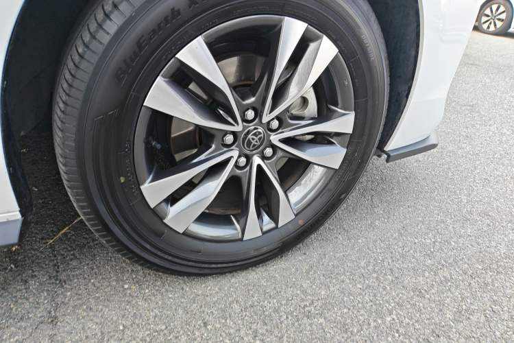 Used Toyota Granvia 2023 2.5L Hybrid Luxury Edition Right Front Wheel Hub