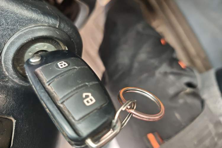 Used JAC Group Refine 2015 2.0L Shuttle Gasoline Long-Wheelbase Standard Version HFC4GA3-3D
