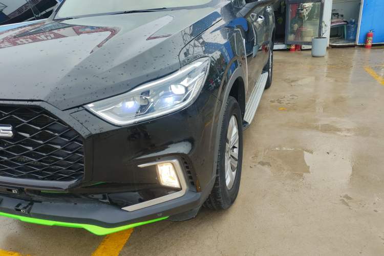 Used SAIC MAXUS D90 Pro 2020 2.0T Gasoline 4x4 Luxury Edition 6 Seats