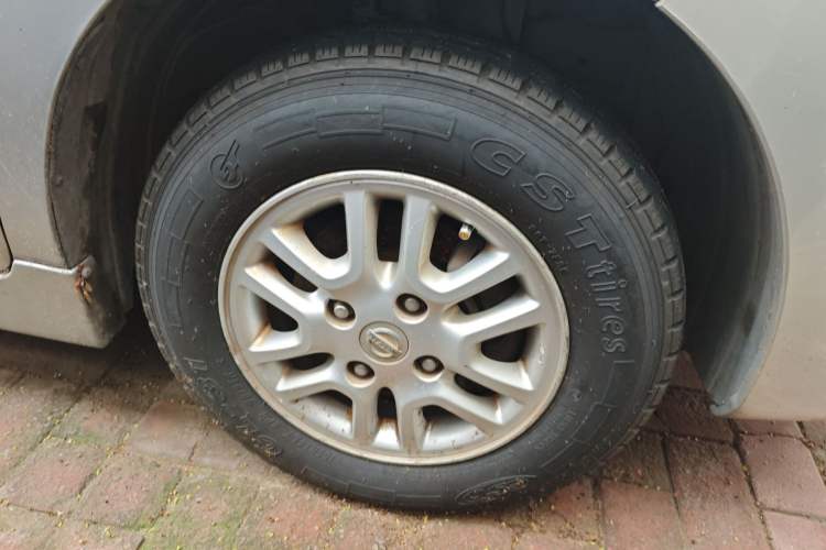 Used Nissan NV200 2012 1.6L 232 Seats Luxury Version Right Front Wheel Hub