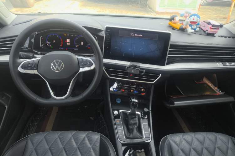 Used Volkswagen Sagitar 2023 280TSI DSG Excellence Edition Center Console