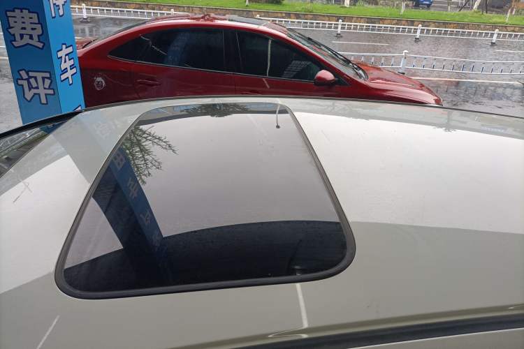 Used Honda Fit 2018 1.5L CVT Comfort Sunroof Version Roof