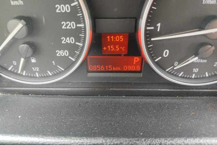 Used BMW X1 2013 sDrive18i Fashion Model Odometer Close Up