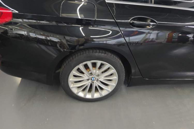 Used BMW 5 Series 2020 530Li xDrive Luxury Package Right Rear Wheel Hub