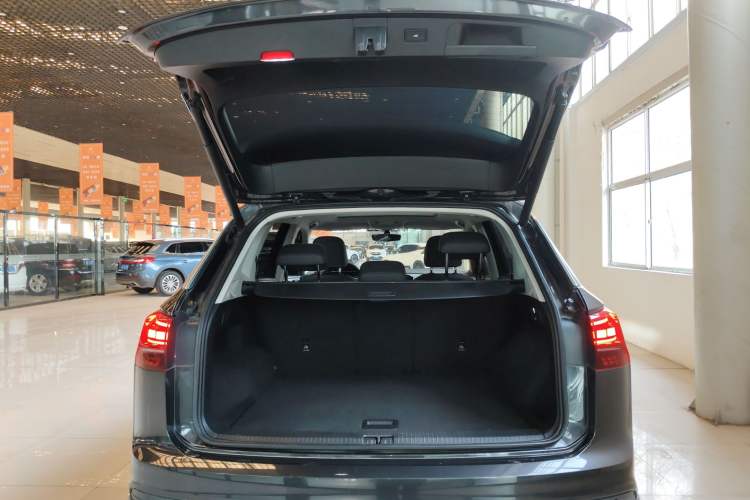 Used Volkswagen Tayron 2022 280TSI Two-Wheel Drive Luxury Smart Connectivity Version Trunk