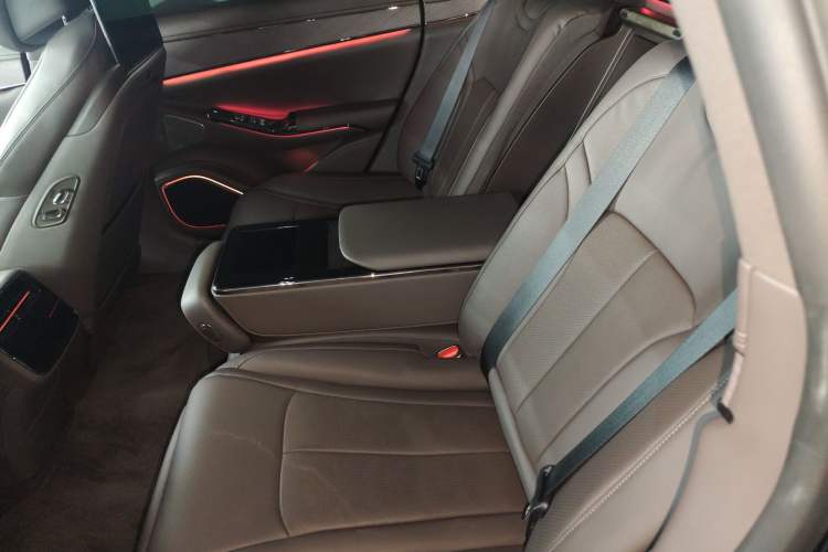 Used Denza Z9 2024 1100 km All-Wheel-Drive Ultra Version