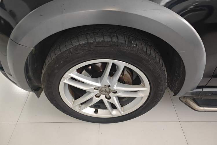 Used Audi Q5 2018 Collector's Edition 40 TFSI Technology Model
