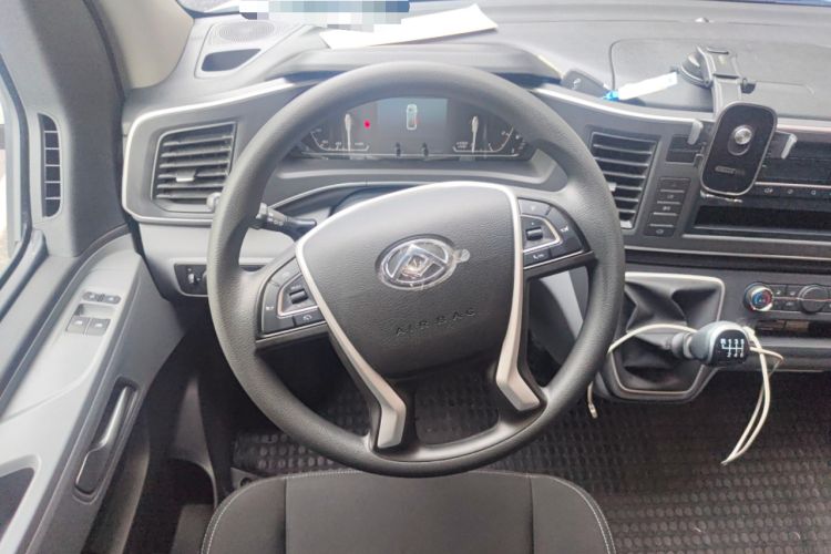 Used SAIC MAXUS Xintu V80 2025 PRO Aoyuntong 2.0T AMT Short Wheelbase Mid-Height 7/8/9-Seater Steering Wheel