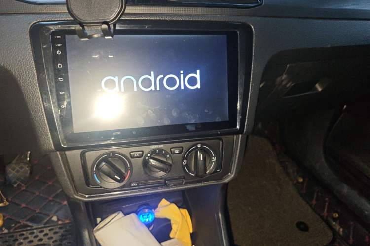 Used Volkswagen Santana 2018 1.5L Manual Fashion Edition Audio And AC Panel