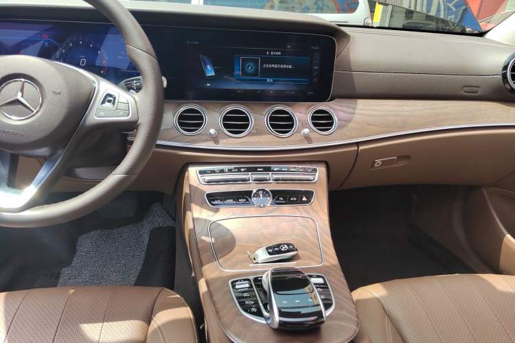 Used Mercedes-Benz E-Class 2018 Facelift E 300 L Luxury Edition Audio And AC Panel