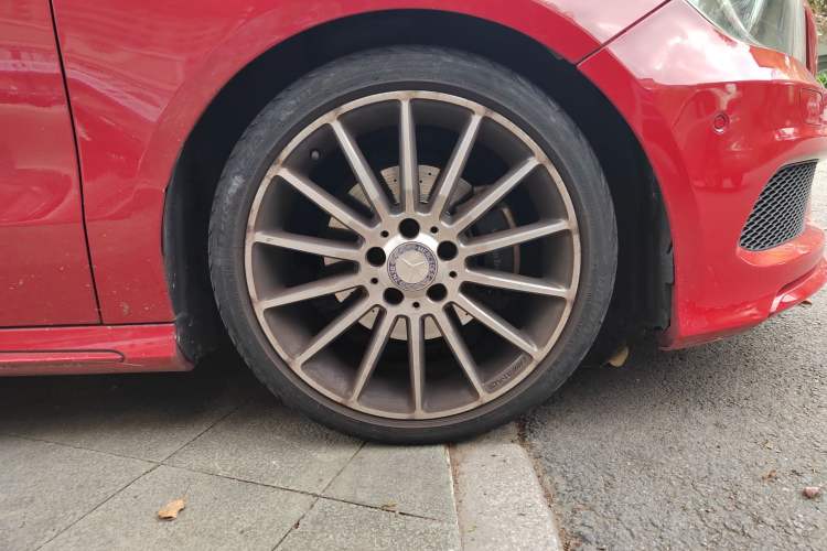 Used Mercedes-Benz A-Class 2015 A 200 Sport Edition Right Front Wheel Hub