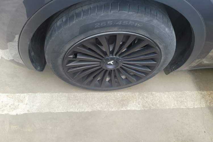 Used Tesla Model Y 2022 Rear-Wheel-Drive Version Left Front Wheel Hub