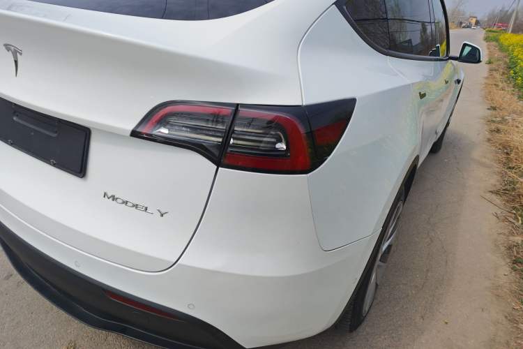Used Tesla Model Y 2023 Long-Range All-Wheel-Drive Version