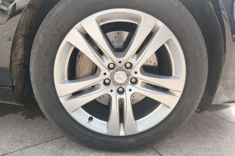 Used Mercedes-Benz S-Class 2017 S 320 L Luxury Model Right Front Wheel Hub