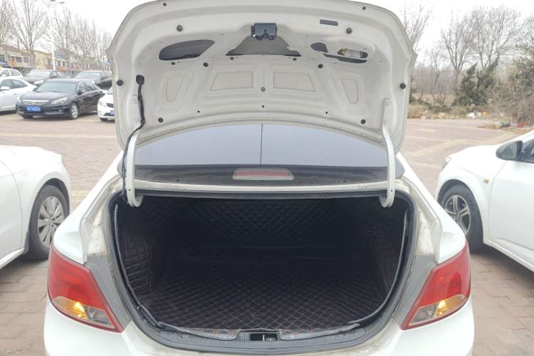 Used Hyundai Verna (older generation) 2014 1.4L Manual Smart GLS Trim