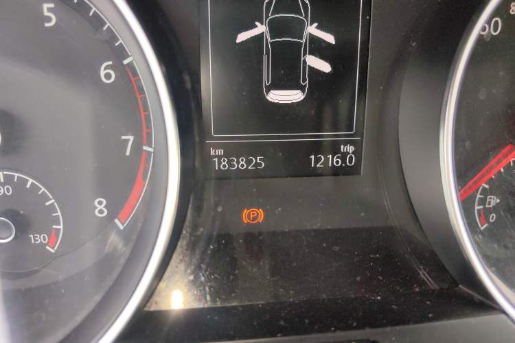 Used Volkswagen Golf 2014 1.4TSI Automatic Luxury Model Odometer Close Up