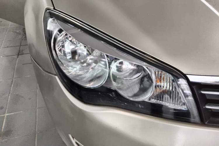 Used Roewe 350 2012 1.5L Automatic New Year Special Value Edition Right Front Headlight