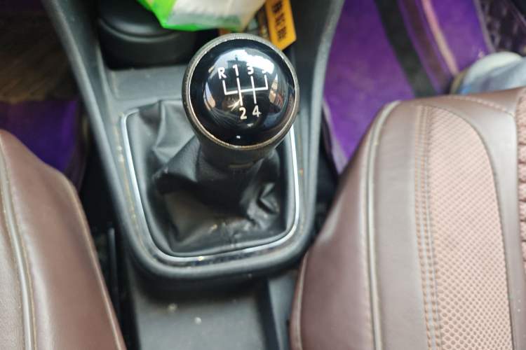 Used Volkswagen Jetta 2015 1.6L Manual Comfort Model Gear Lever