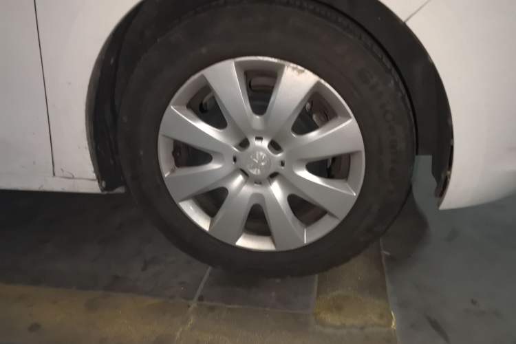 Used Peugeot 301 2014 1.6L Manual Comfort Edition Right Front Wheel Hub