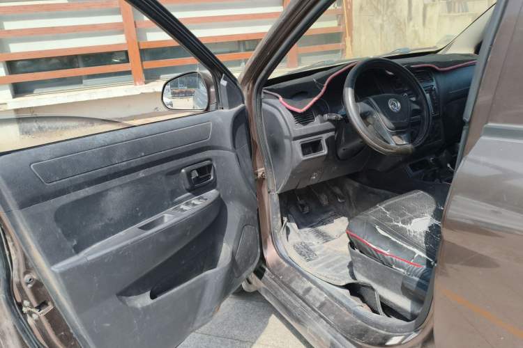 Used Dongfeng Fengon 330 2014 1.5L Manual Utility Version DK15 Driver Seat