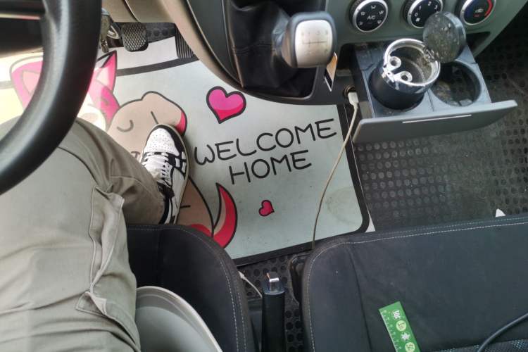 Used SAIC MAXUS Xintu V80 2021 2.0T Manual Classic Aoyuntong Short Wheelbase Mid-Roof 5/6-Seater Gear Lever