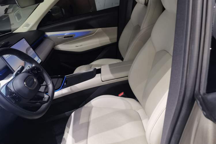 Used Lynk & Co 08 EM-P 2023 245km Ultra-Long Range Halo
