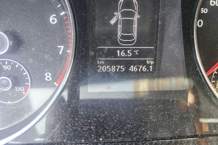 Used Volkswagen Magotan 2012 Revised 1.8TSI Luxury Version Odometer Close Up