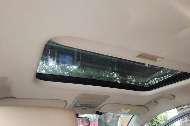 Used Chevrolet Captiva 2015 2.4L 4x4 Flagship Edition 7-Seater
